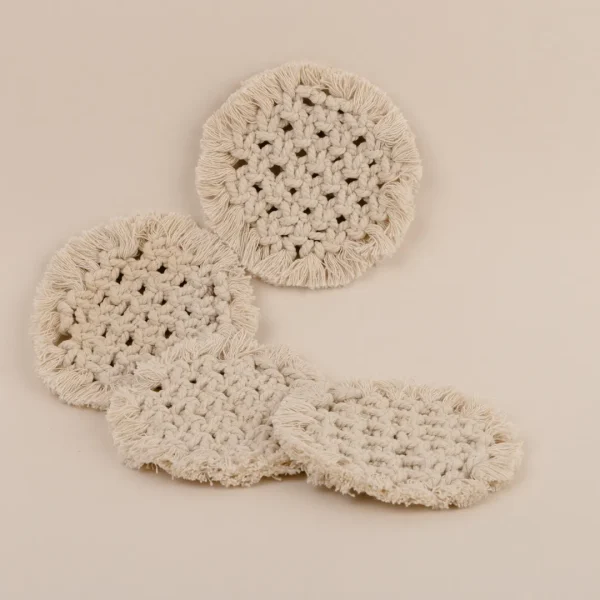 Σετ 4 τεμάχια Σουβέρ μακραμέ με κρόσια σε ζαχαρί χρώμα